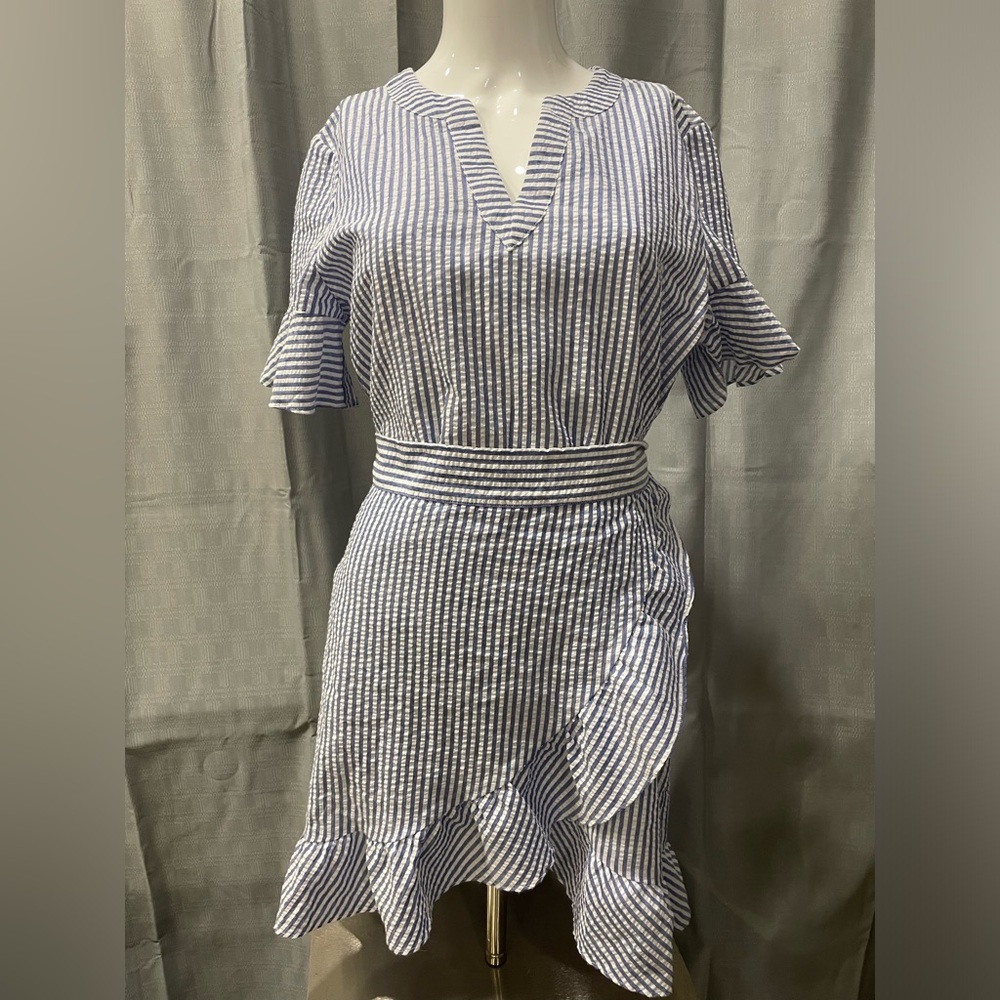Vineyard Vines dress seersucker sz 6 coastal beachy cruise resortwear ruffles